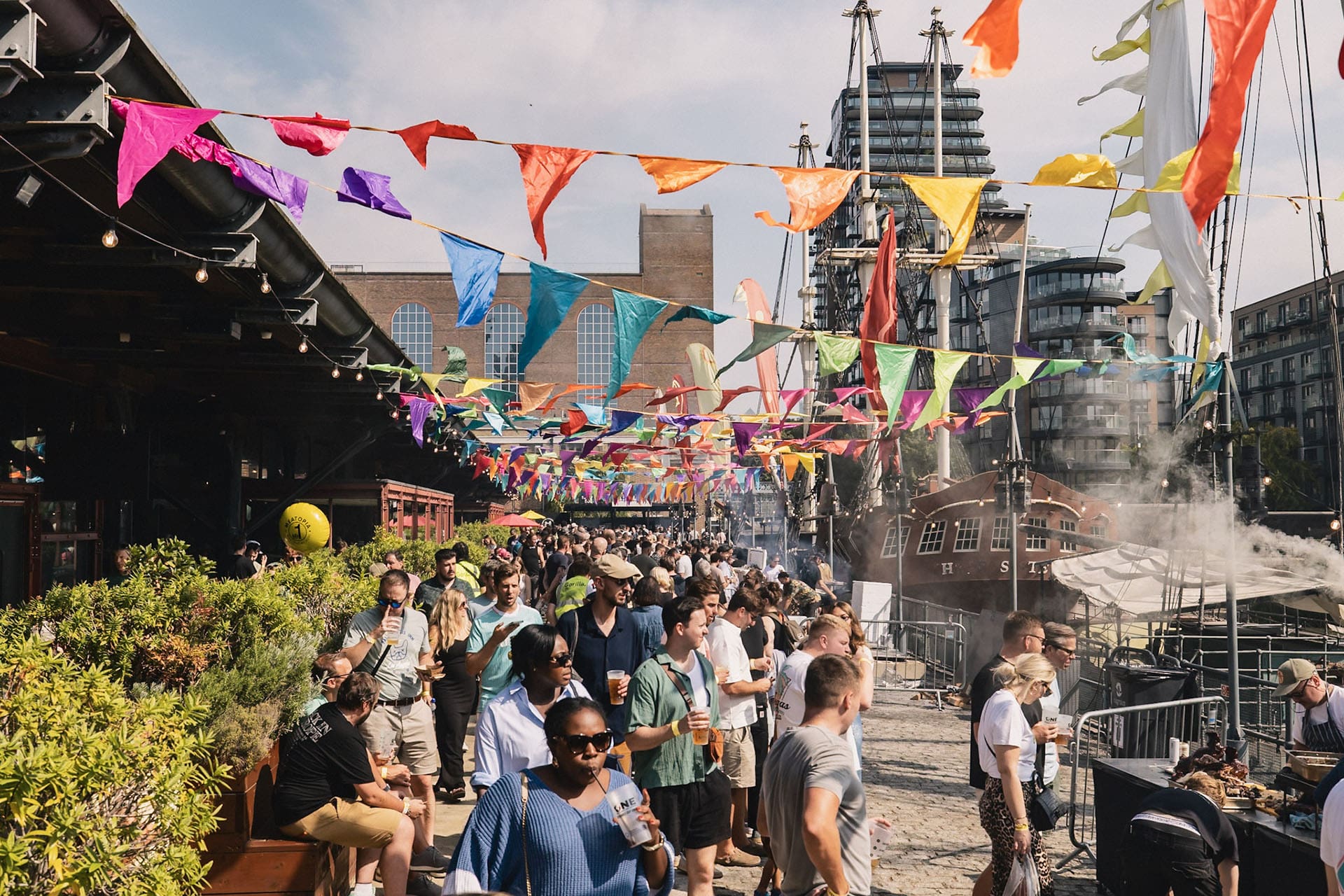 Crowds in the sun at Meatopia, Tobacco Dock