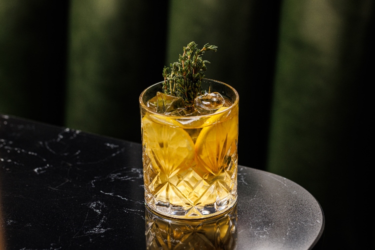 A botanical cocktail with lemon slices at Ganymede in Belgravia