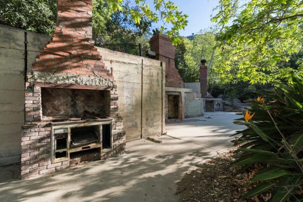 Hiking in LA | Ruins of three fireplaces at Solstice Canyon nature area in the Santa Monica Mountains National Recreation area near Malibu California