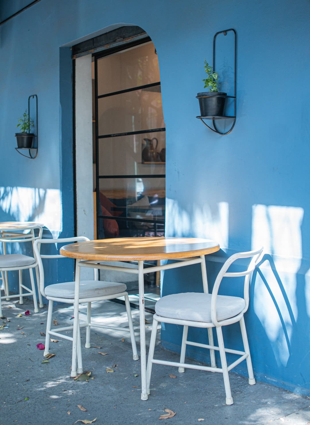 The blue exterior of Mux in Mexico City