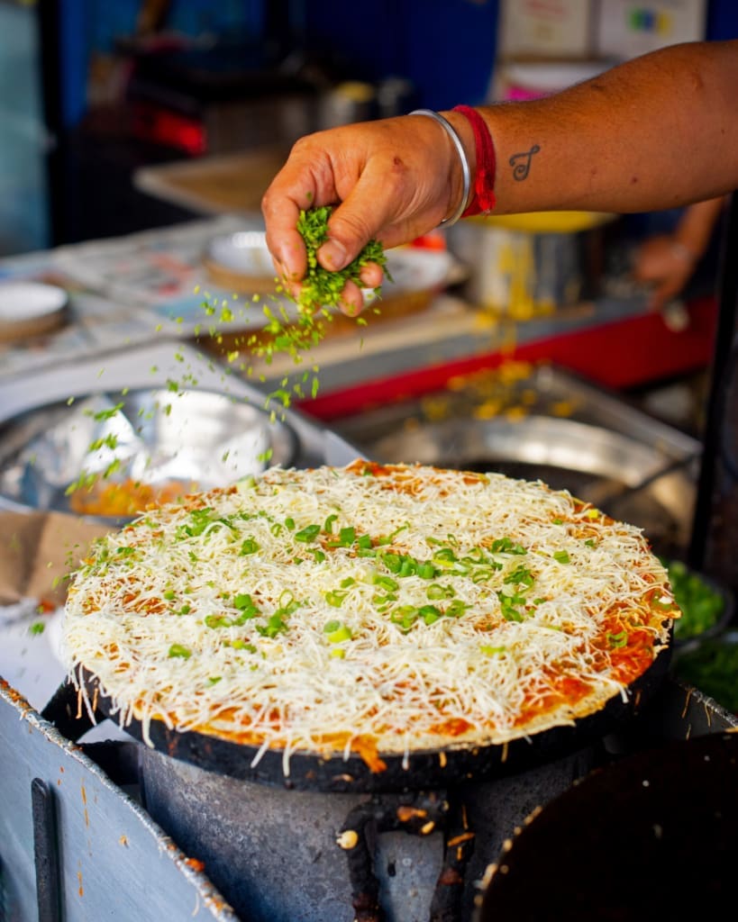 The best street food in Mumbai | Jini Dosa at Anand Stall near Mithibai College
