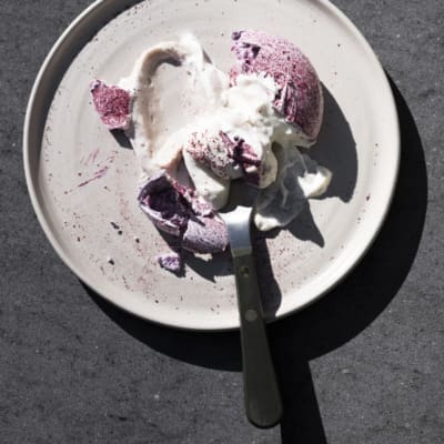 Best restaurants in LA's Arts District | An aerial shot of a pale-purple dessert drizzled with cream