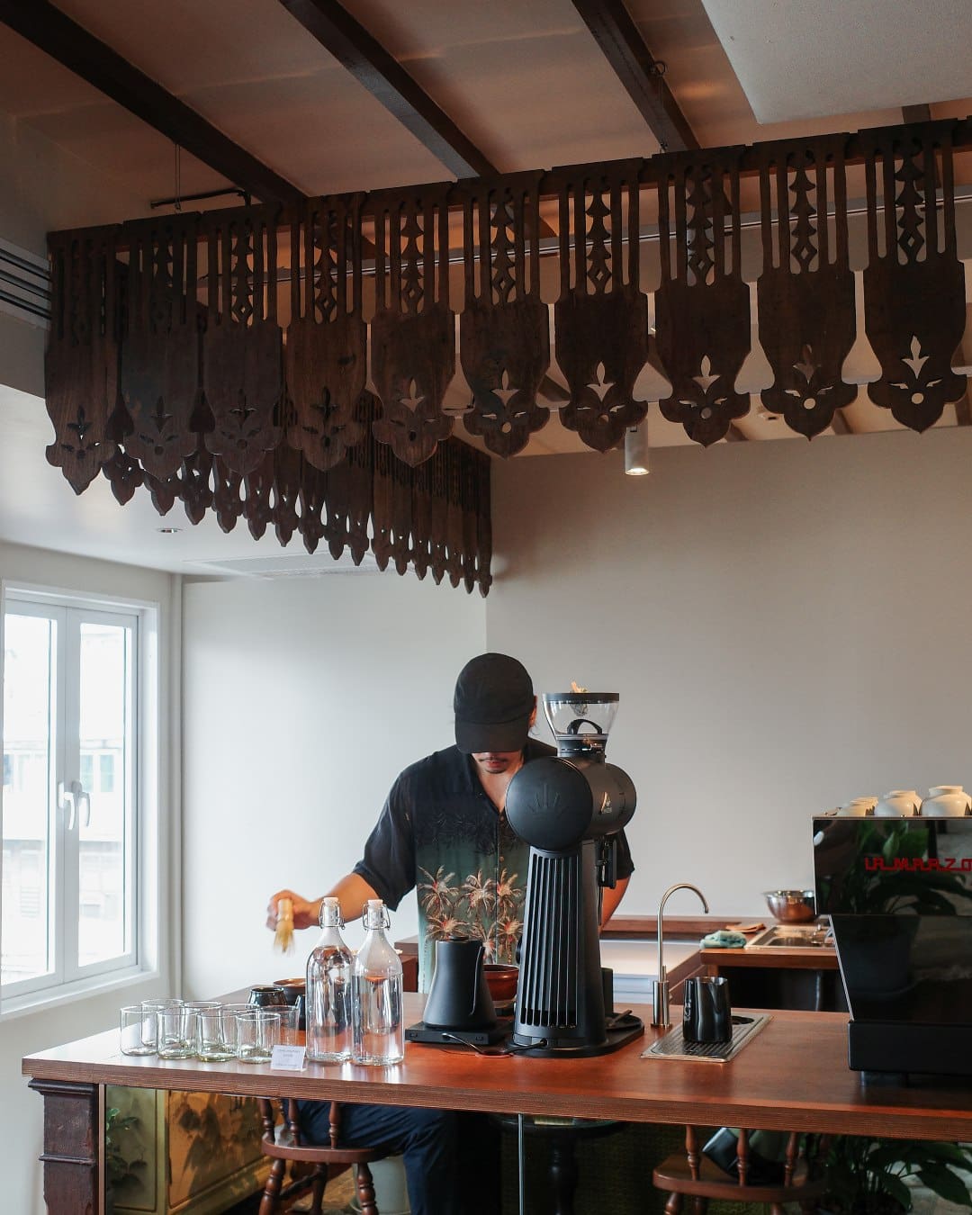 A barista at work at The Living Room at Baan Trok Tua Ngork