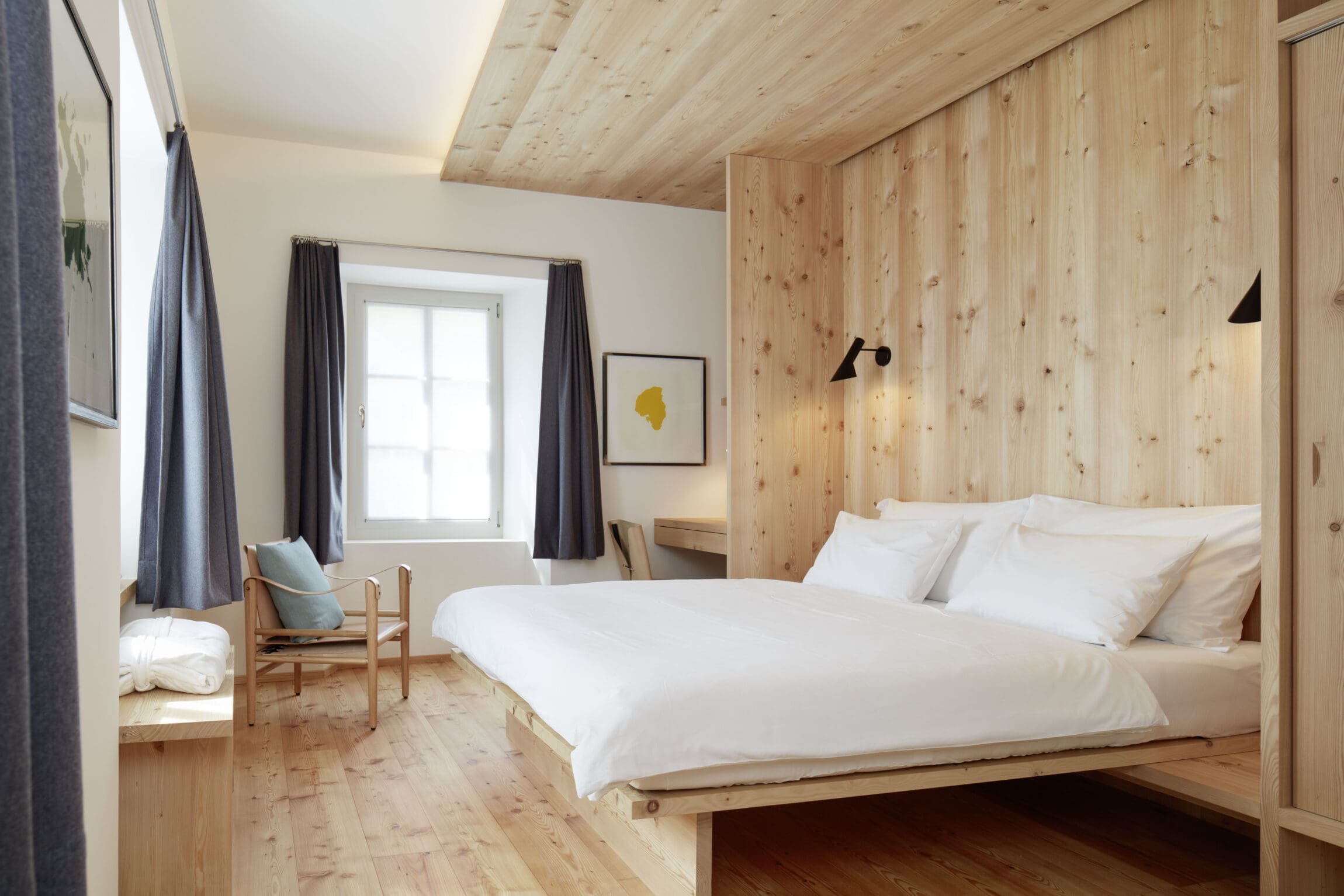 A zirbe-clad bedroom in Krone Säumerei am Inn