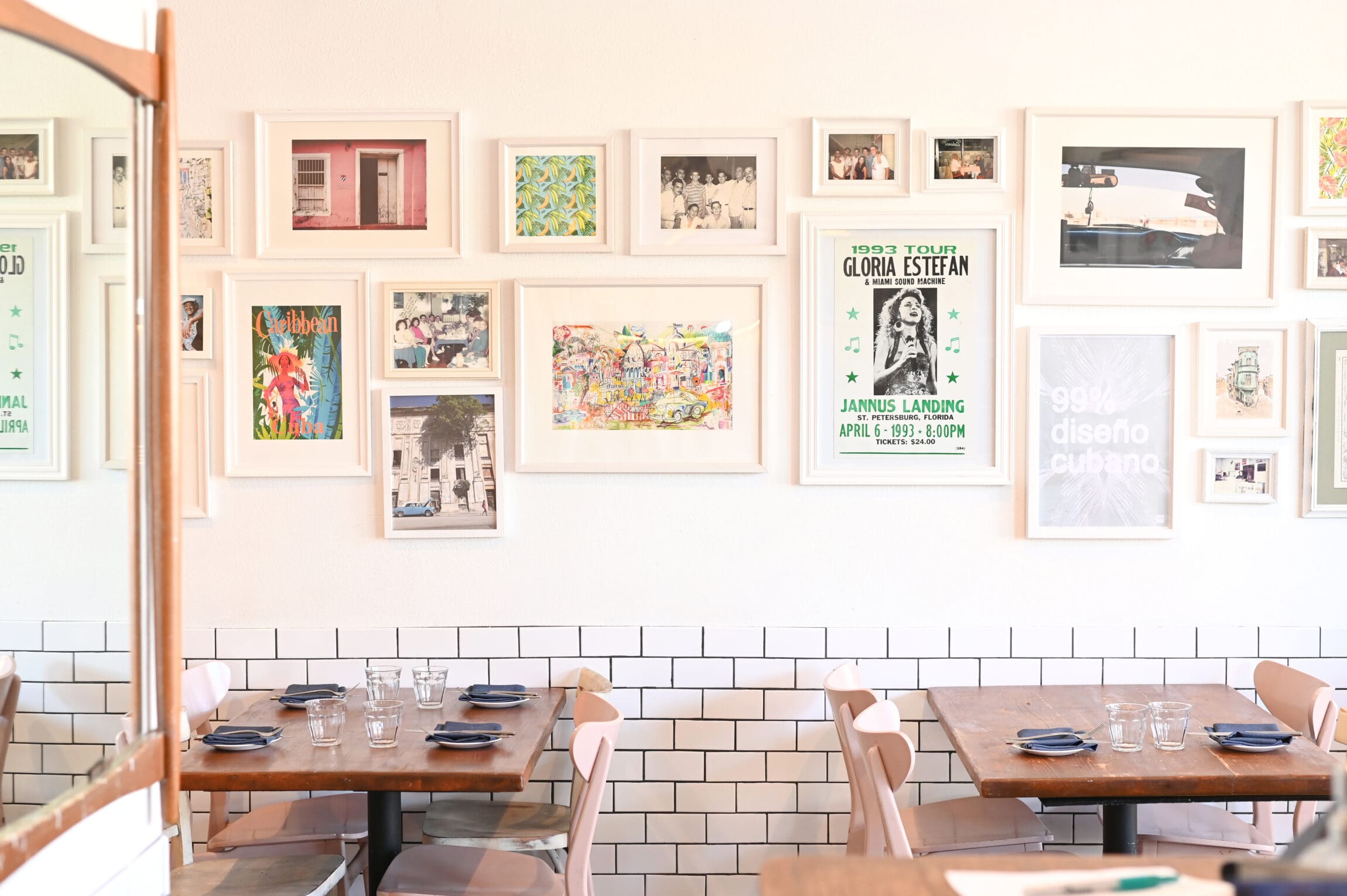 The best restaurants in Silver Lake, LA | White tiles, tables and chairs at El Cochinito