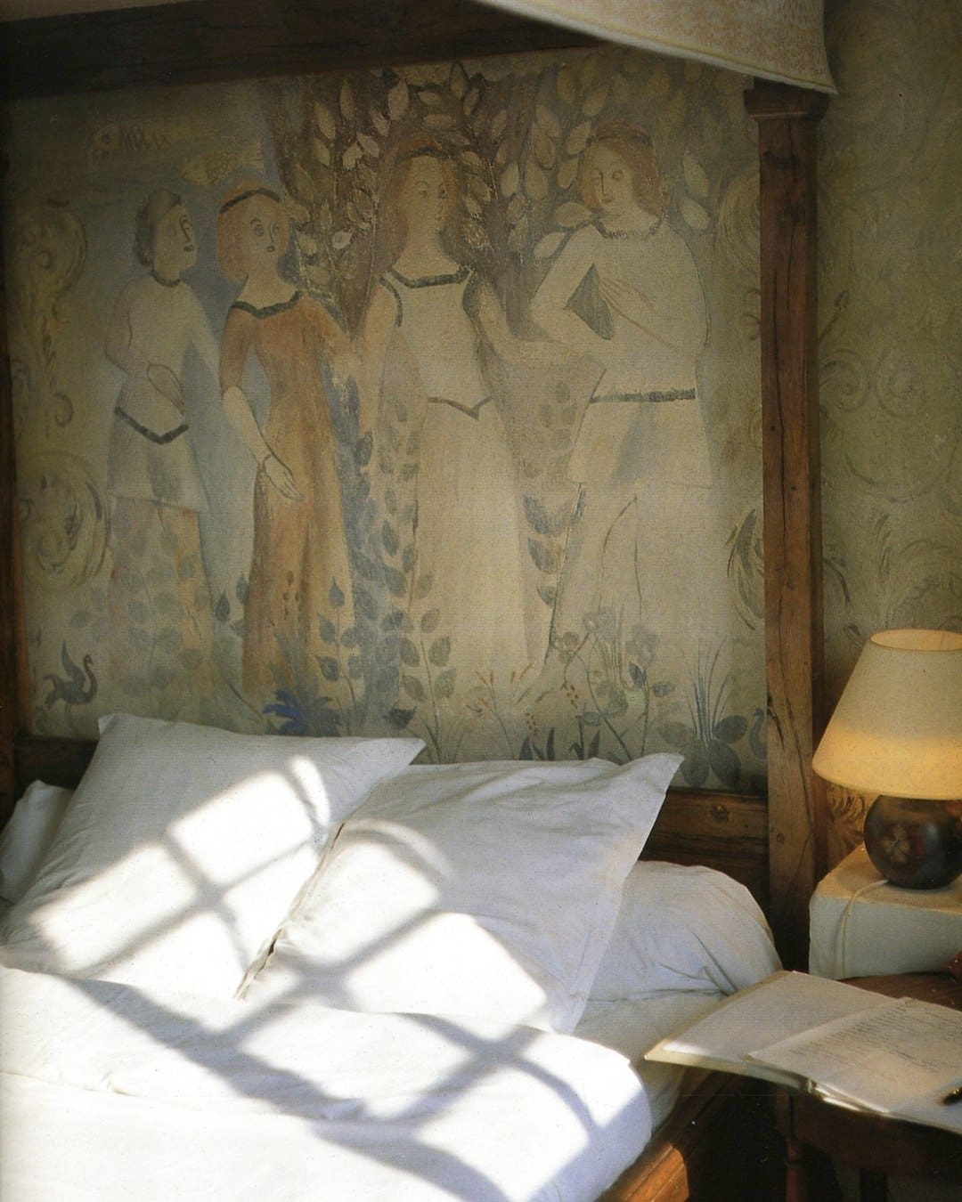 A bedroom with painted wall at Colombe d'Or