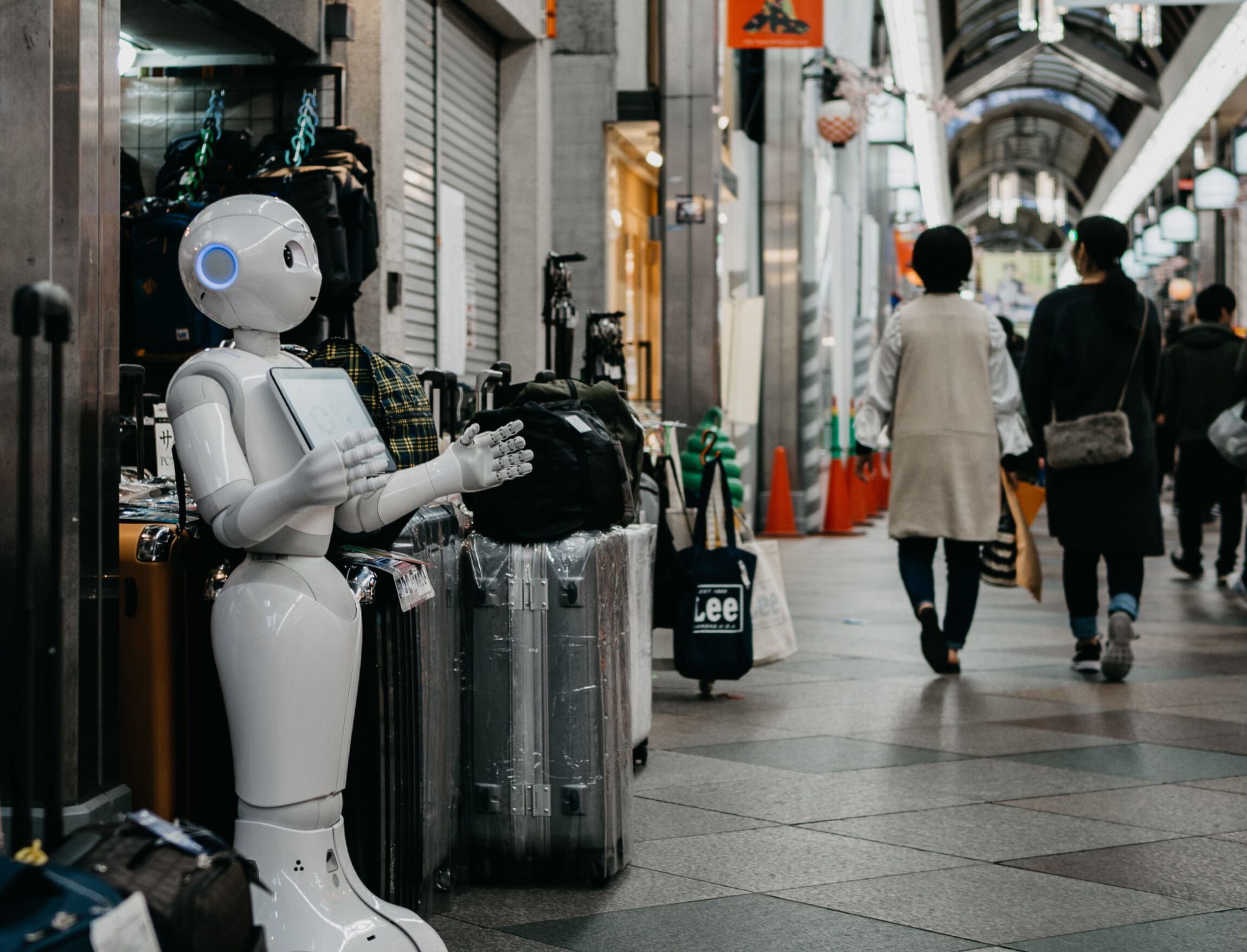 AI and the travel industry | a robot in a shopping arcade