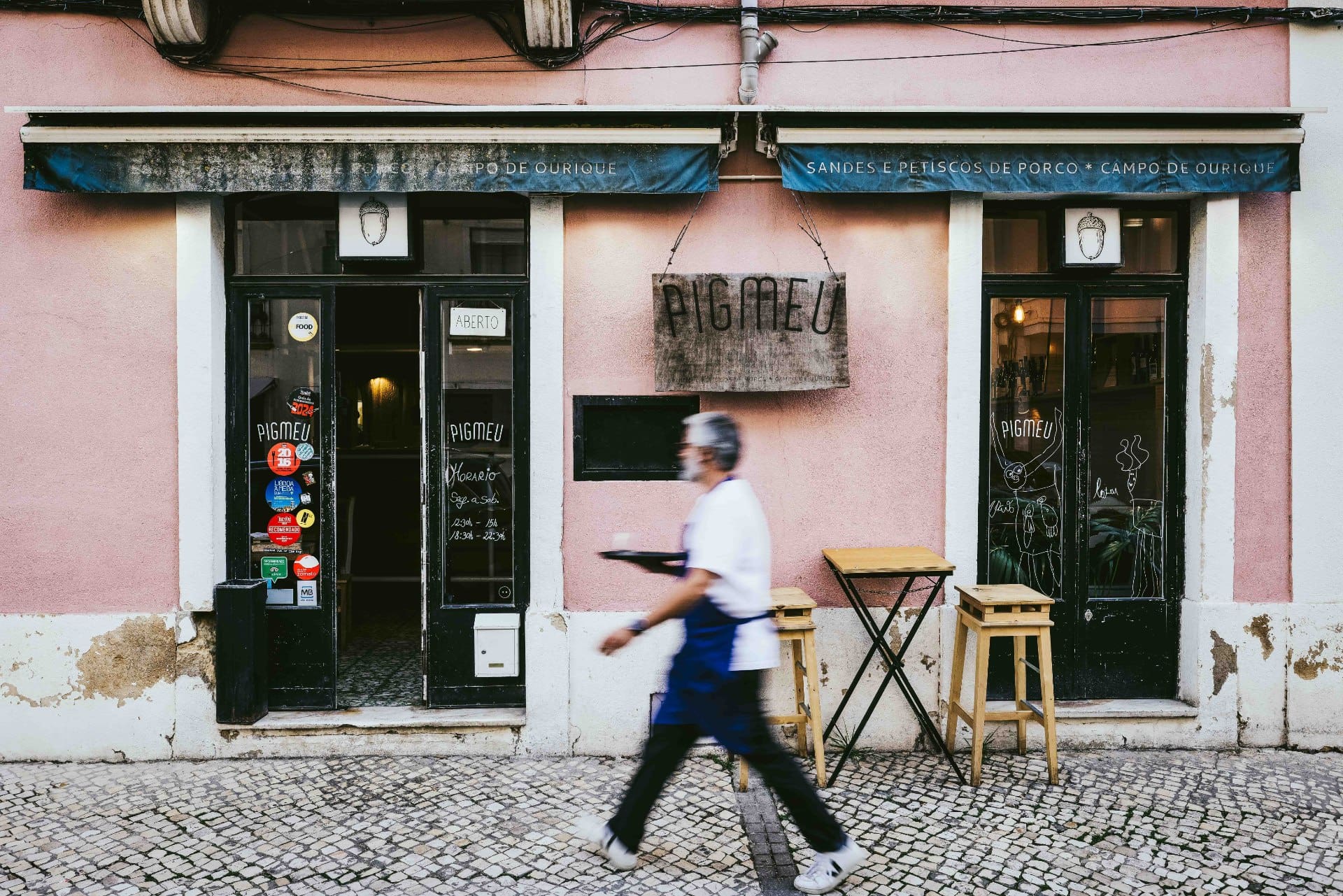 The pink exterior of Pigmeu in Lisbon