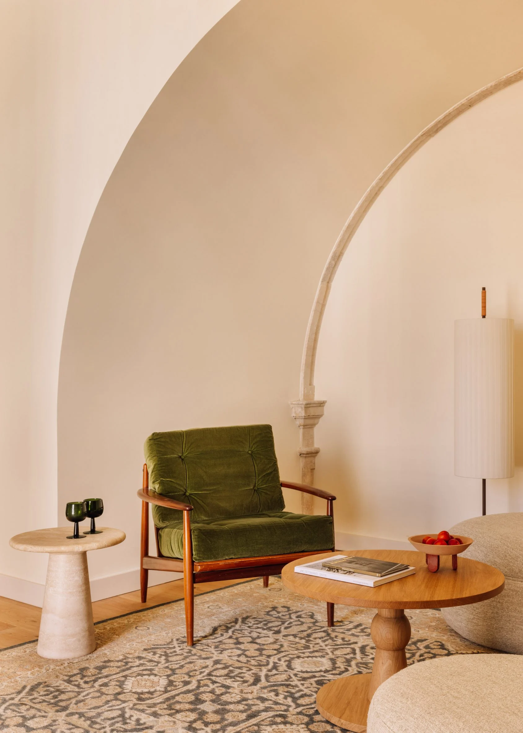A green armchair in a room at Locke Santa Joana Lisbon