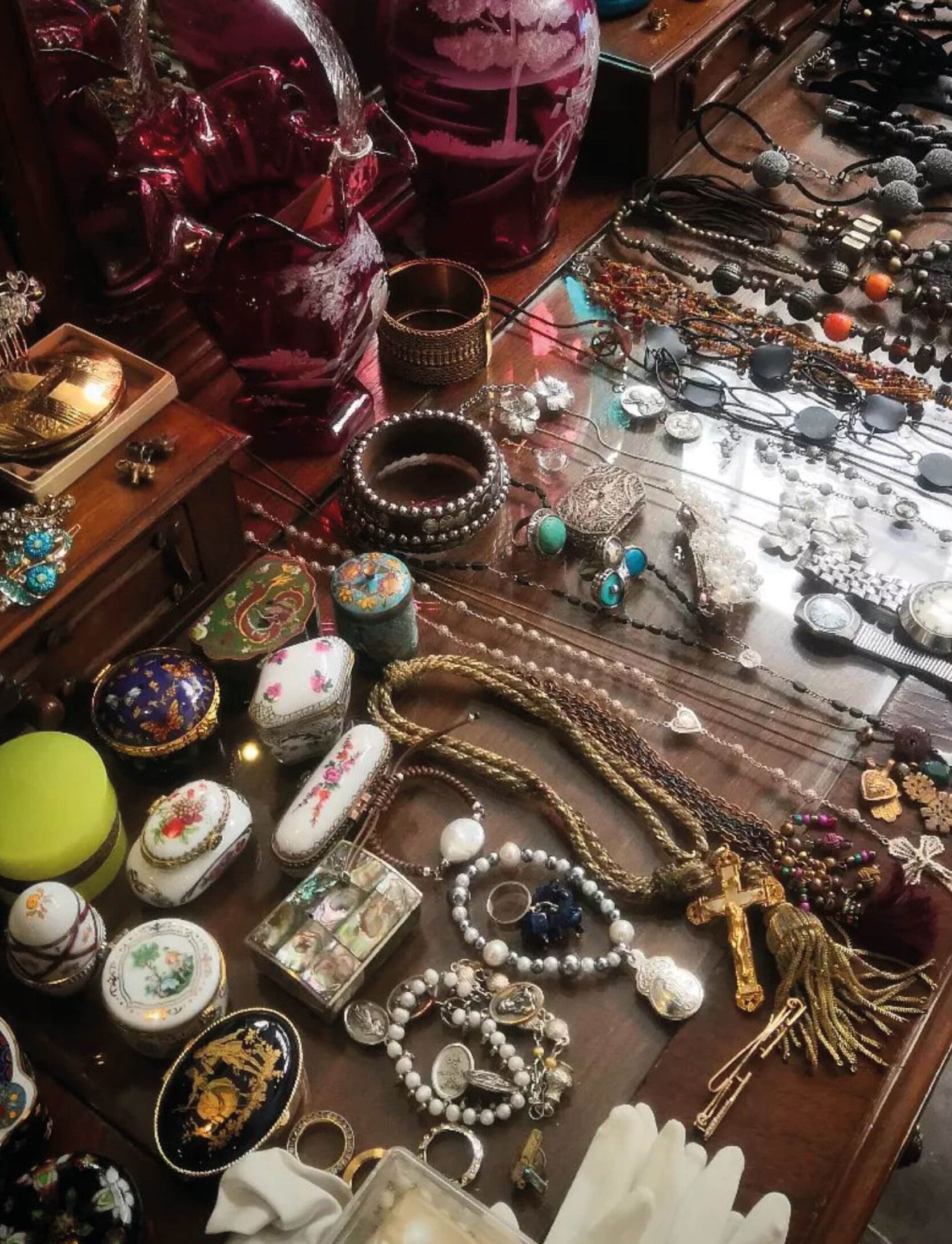 Jewellery on a table at Plaza del Angel Centro de Anticuarios, Mexico City market