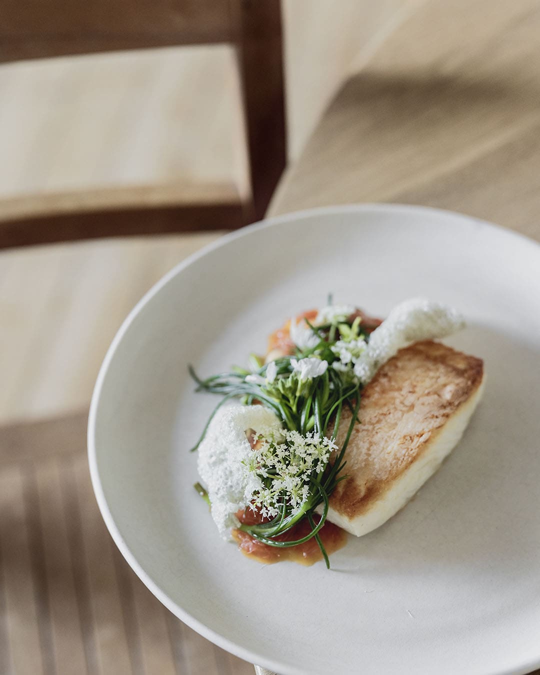 A contemporary setting and a dish served