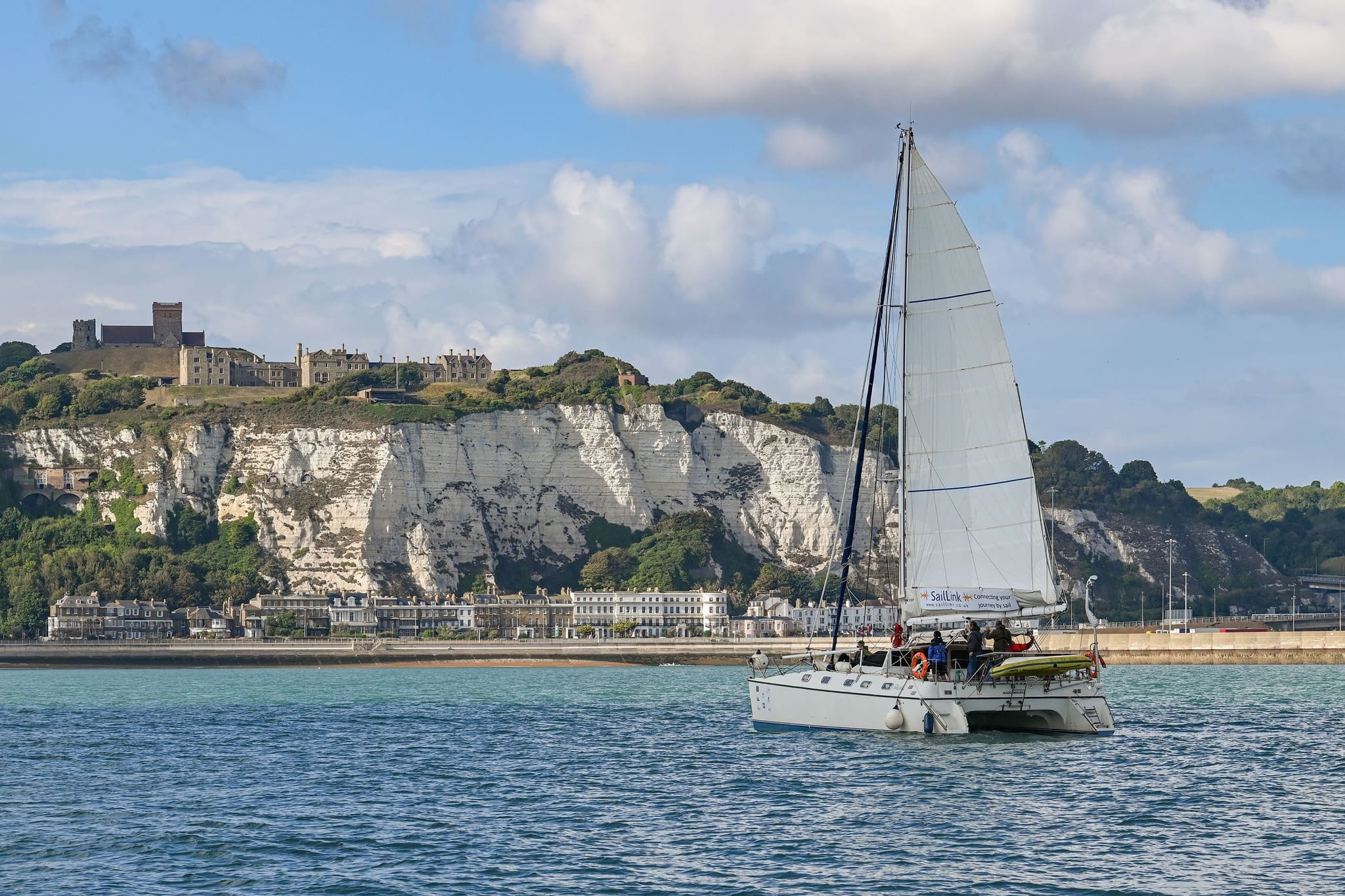 Sailing and sustainability | SailLink transports up to twelve people and their bikes across the Channel by catamaran