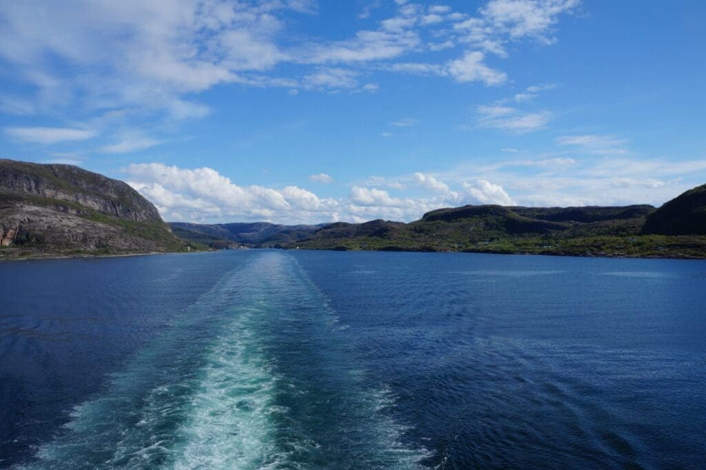Sustainability and the sailing sector | Ripples in the water following a ferry boat 