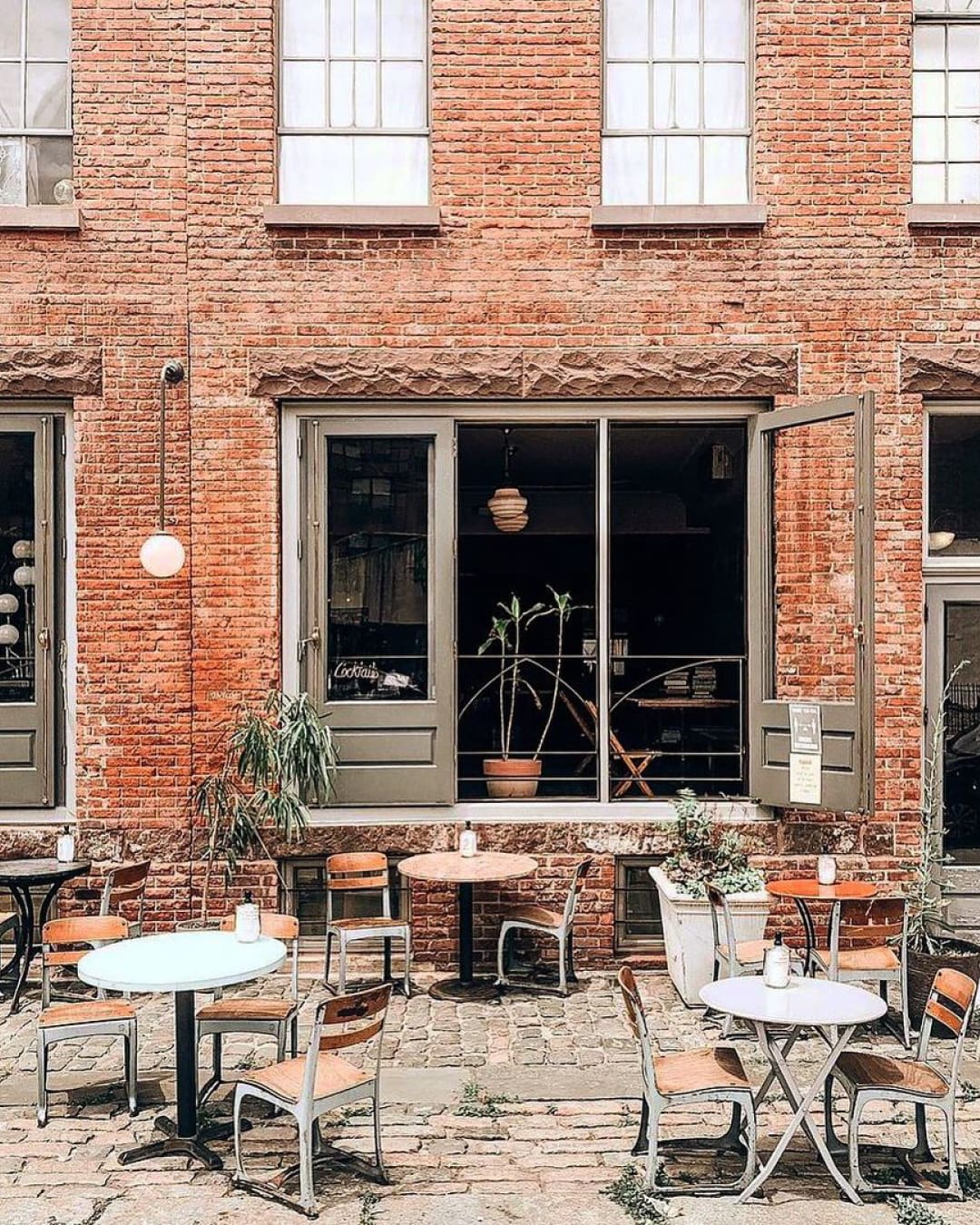The best restaurants in Greenpoint NYC | The brick exterior and outdoor seating at Glasserie