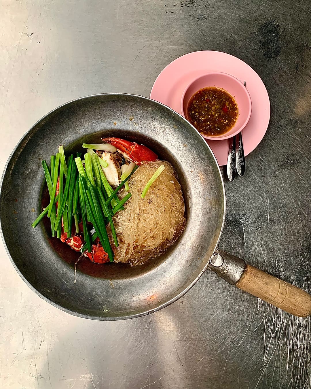 The best street food in Bangkok | mud crabs and jumbo prawns are served with glass noodles at Somsak Po Ob