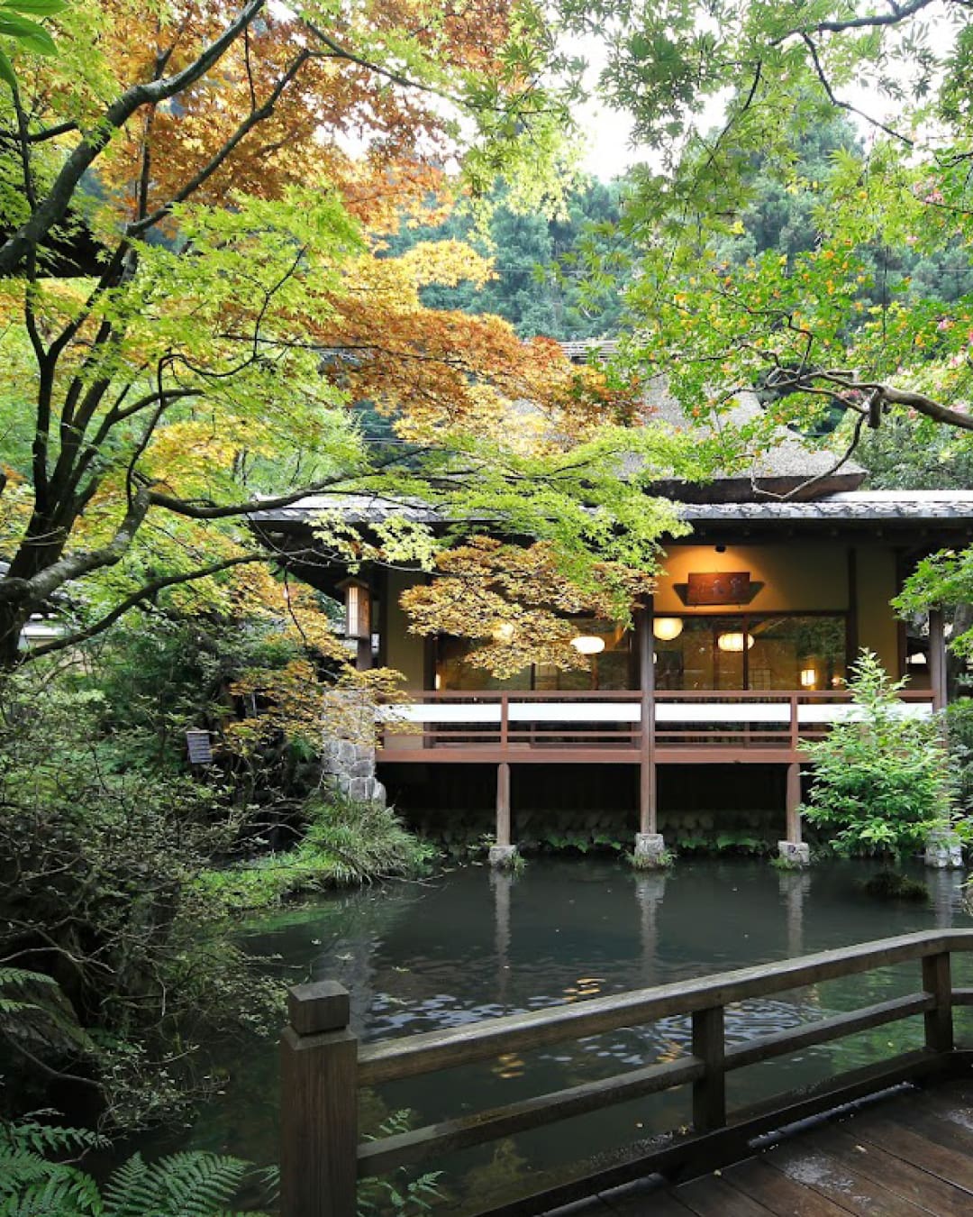 The best yakitori in Tokyo | the verdant exterior of Ukai Toriyama at the base of Tokyo’s Mount Takao