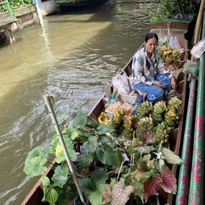 The best markets in Bangkok | A riverboat taking part in the Khlong Lat Mayom Floating Market