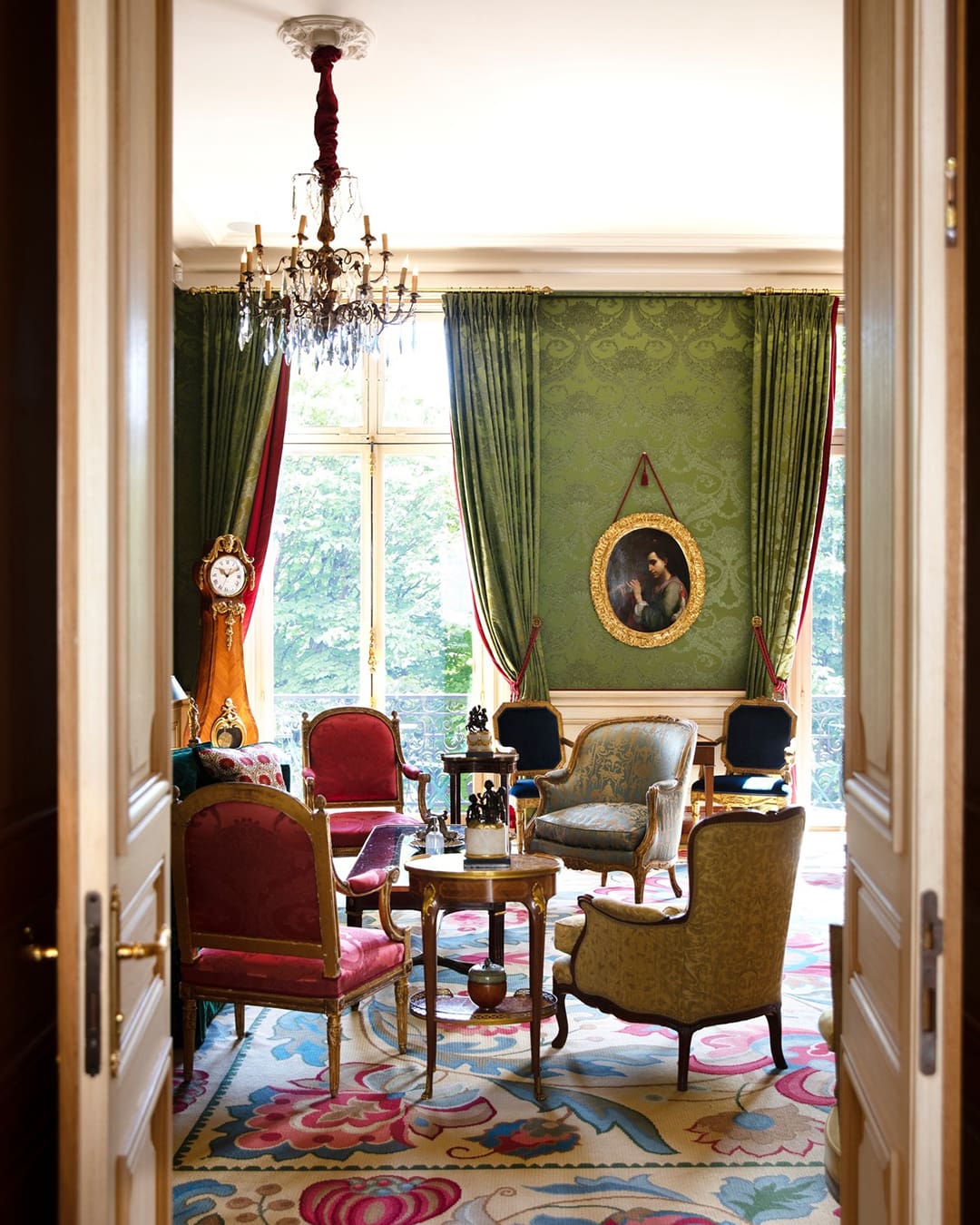 Elegant interiors at Le Clarence, Paris