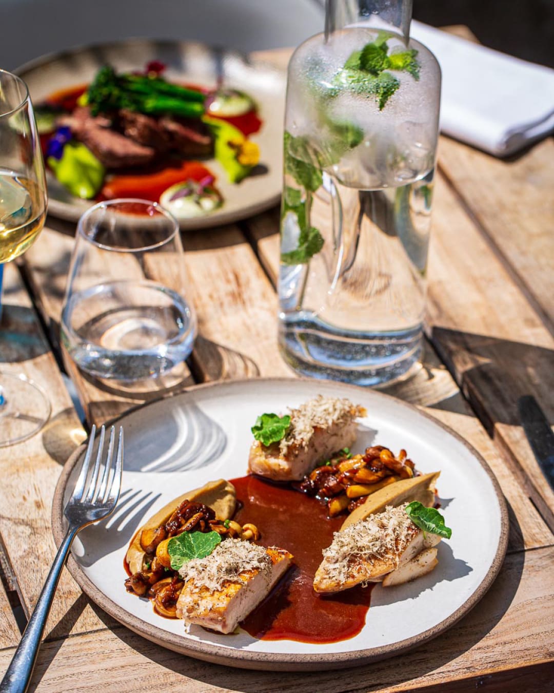 A sunny table setting at Mazi Notting Hill