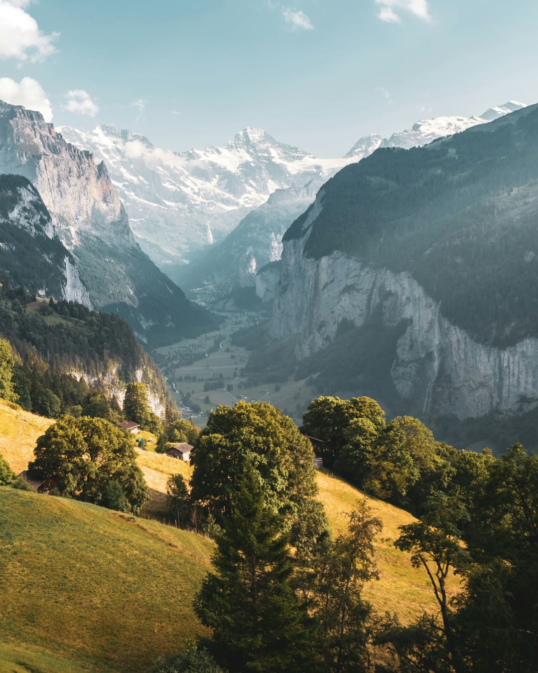 The Lauterbrunnen valley, with views of the Mönch mountain in the sun. Photo by Robert Doyle.