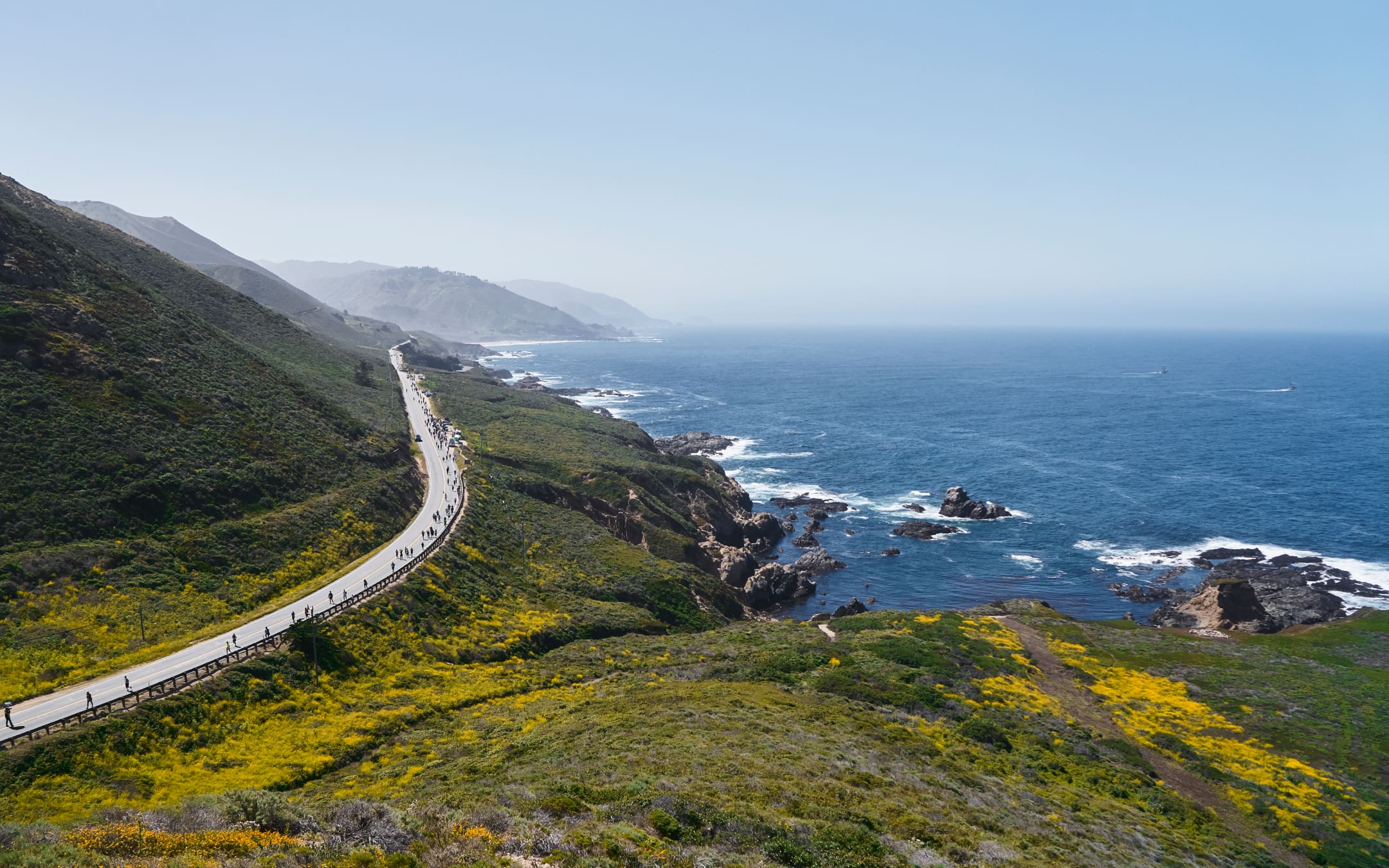 Highway 1 along the Pacific Coast of California during Big Sur Marathon. Photo by Kaori