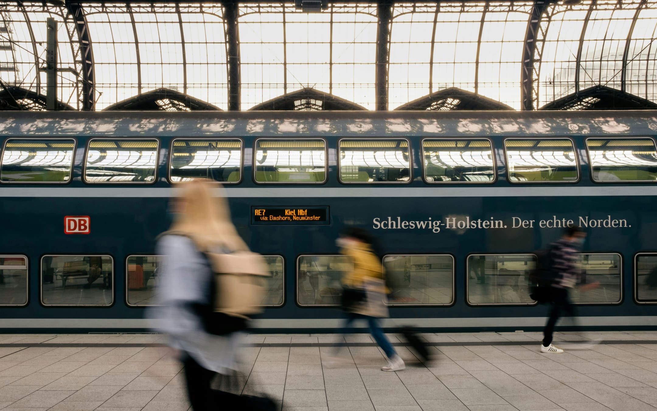 Travellers catching the train at Hamburg Haupbahnhof in Germany