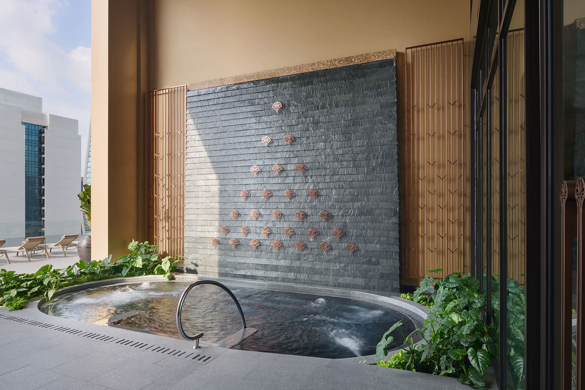 A Jacuzzi is part of the hotel wellness offering at Grande Centre Point Lumphini