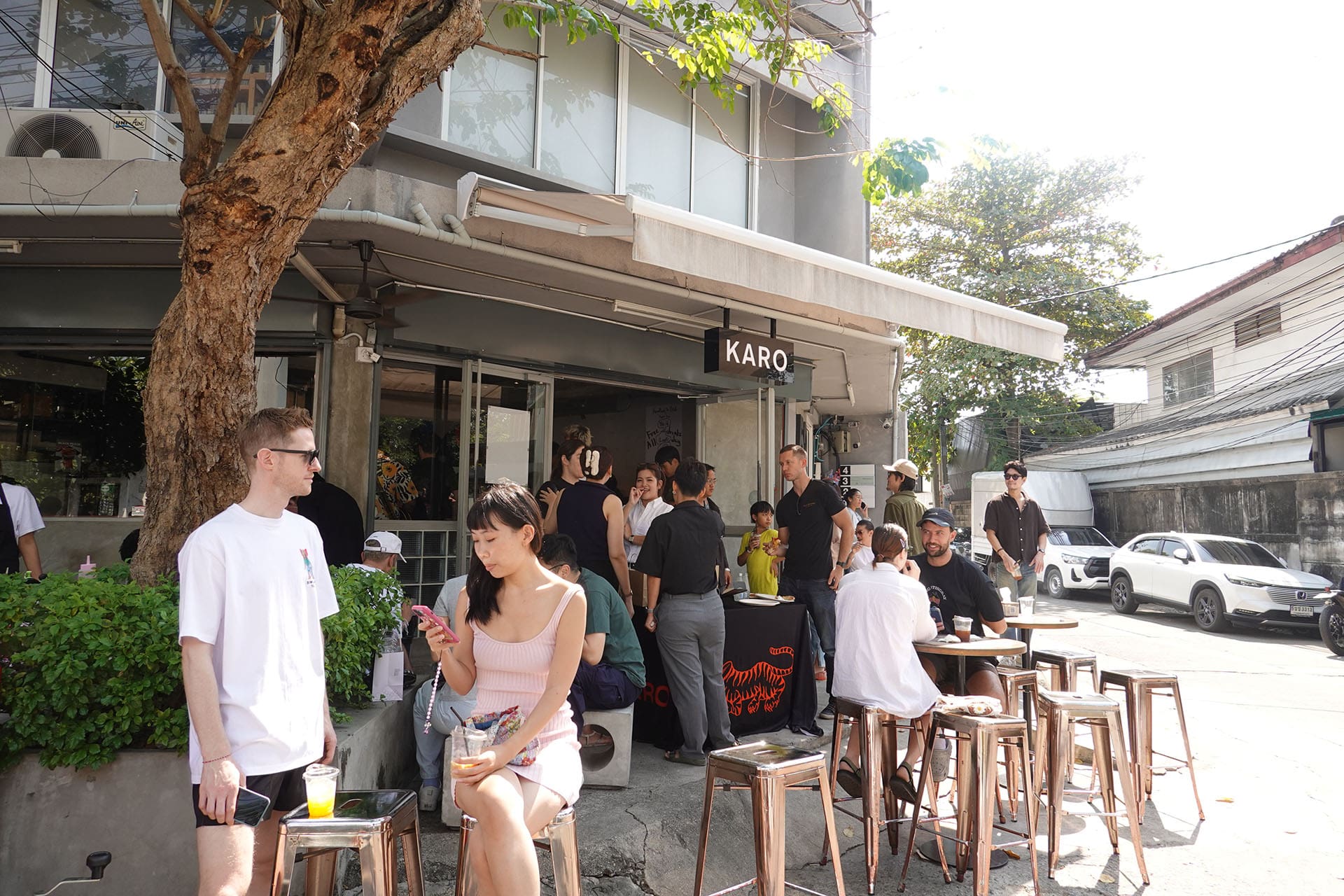 Customers enjoying coffee and good conversations at Karo