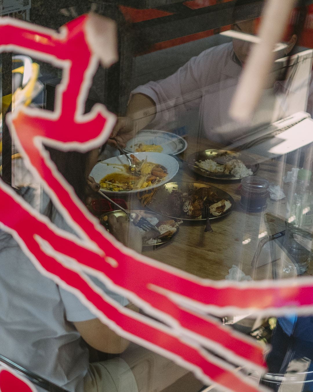 Polo Fried Chicken, two customers enjoy Michelin starred chicken in Bangkok